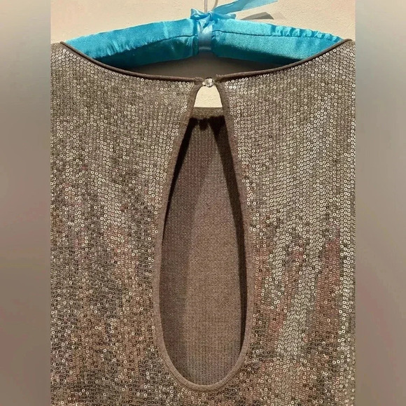 ALICE + OLIVIA Grey Extended Shoulder Sweater / Size Medium / - Picture 6 of 10